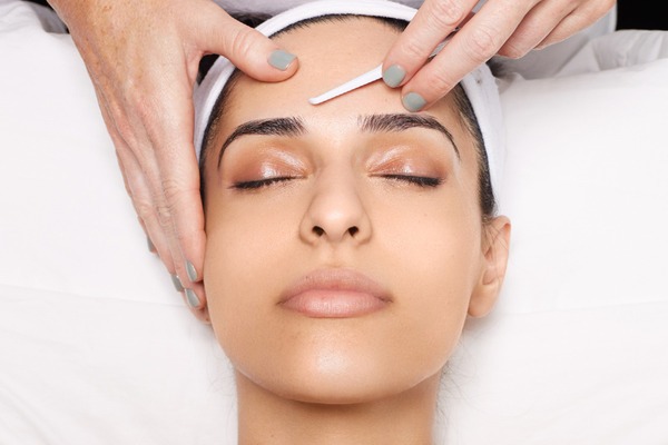 How we Revitalize our Glow with Dermaplaning Essentials